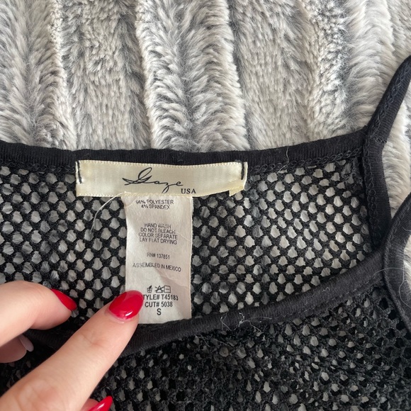 Fishnet cropped tank top - Picture 3 of 5